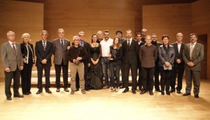 Foto final amb els premiats, jurats i autoritats dels Premis Tarragonès 2013