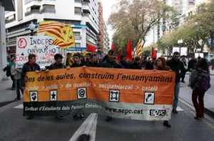 Capçalera de la manifestació estudiantil d'aquest dijous a Tarragona. Foto: ACN