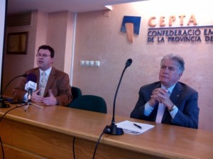 El cap del gabinet d'estudis de la CEPTA, Juan Gallardo, i el president de la patronal, J. Antoni Belmonte, aquest dimarts al migdia