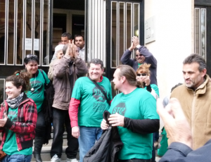 Dos dels quatre membres de la PAH denunciats sortint fa uns dies de declarar als jutjats de Tarragona