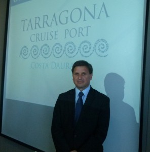 El president del Port, Josep Andreu, aquest matí amb la marca del projecte de creuers de fons