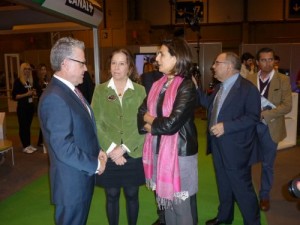 L’alcalde de Salou, Pere Granados, amb Isabel Borrego, secretària d'Estat de Turisme i Rocío Aguirre, directora de Madrid Golf
