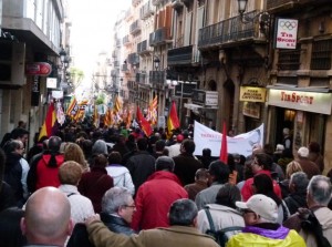 Un instant de la marxa direcció a la Rambla Nova