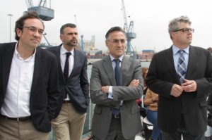 Rull, Vila i Tremosa, visitant el Port de Tarragona en vaixell.