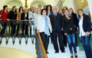 Foto de família de la inauguració a Reus de l'Escola de Dones Polítiques.