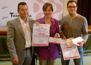 Begoña Floria presentant aquesta campanya amb altres membres de l'empresa impulsora