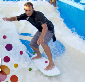 Una imatge de la nova atracció de surf a Aquopolis. Foto: costa-dorada.aquopolis.es