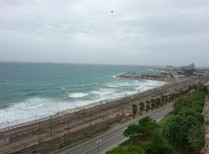 El mar està esvalotat, aquest dissabte, a conseqüència de la llevantada. Foto: JM.Salvat