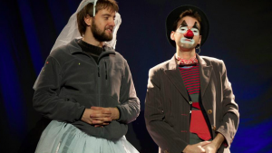 Dos clowns protagonitzaran l'acció, dimecres 10 de desembre, a les 17.30 davant del Metropol