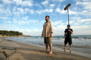 Un moment del rodatge de 'Segon Origen' a la platja Llarga de Tarragona, amb Sergi López. Foto: Antàrtida Produccions