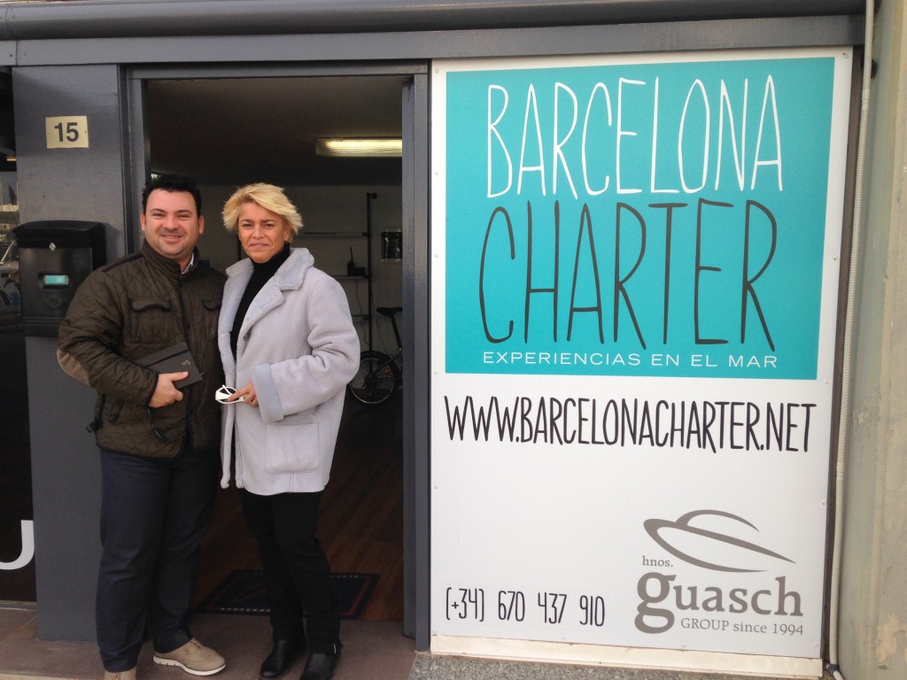 Rodolf Guasch junto a Marta García, en la sede de Barcelona Charter en el Port Olímpic de Barcelona.