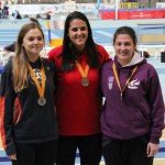 La tarragonina Marina Tibau es penja la medalla de bronze als campionats de Catalunya promesa en pista coberta 