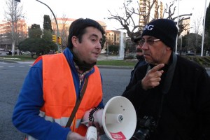 A l'esquerra, Antoni Peco, durant la marxa a peu contra les retallades a Joan XXIII