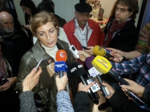 Victòria Forns, atenent la premsa després de les votacions. Foto: Tarragona21