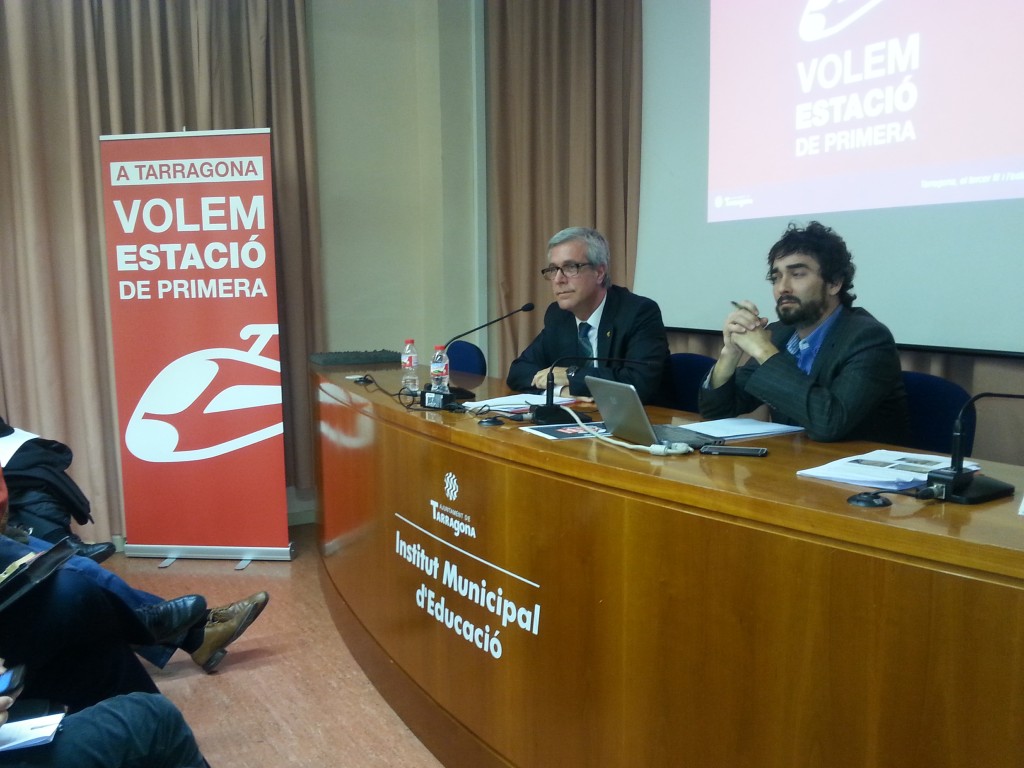 Presentació del manifest en defensa d'una estació de ferrocarril digna a Tarragona. Foto: Tarragona21