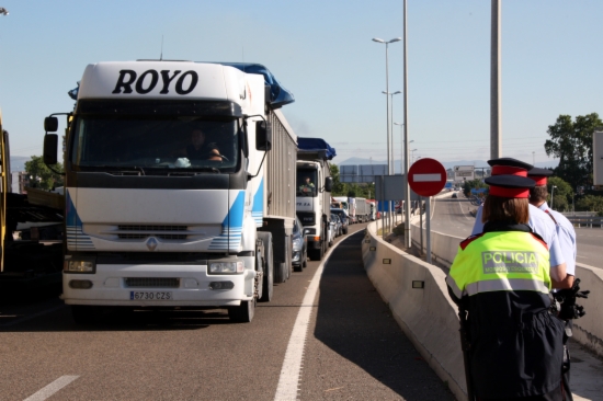 Col·lapse de camions al Port de Tarragona, en una protesta sindical