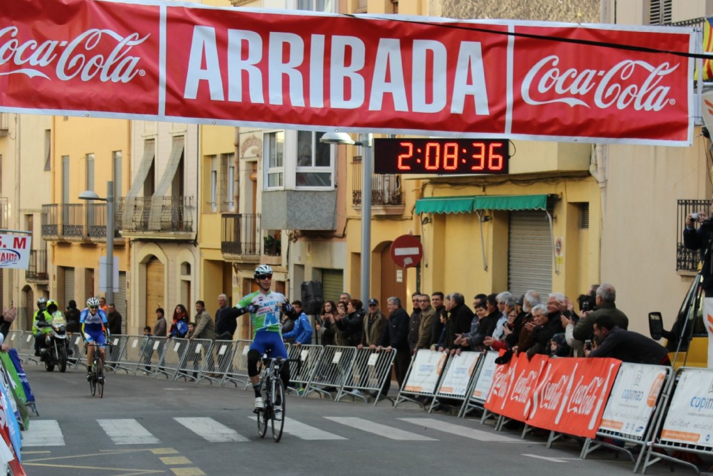 Airan Fernandez creua la meta com a guanyador de la etapa i Arnau Solé com a guanyador de la Challenge