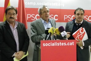 Xavier Sabaté, al centre, junt als alcaldables socialistes de Salou i Vila-seca. Foto: Tarragona21