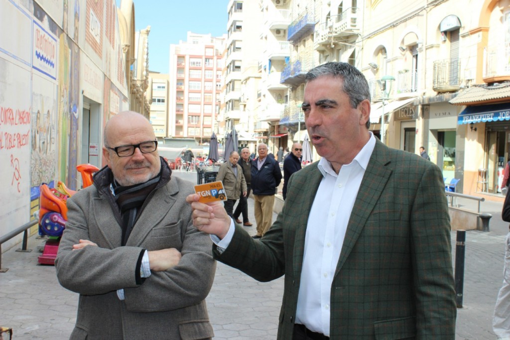 Albert Abelló ha triat el pàrquing del mercat per presentar la campanya de l'aparcament. Foto:Tarragona21