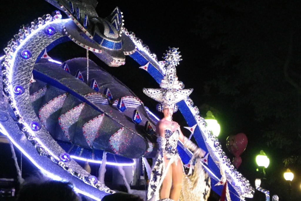 Una de les carrosses més cridaneres del Carnaval tarragoní