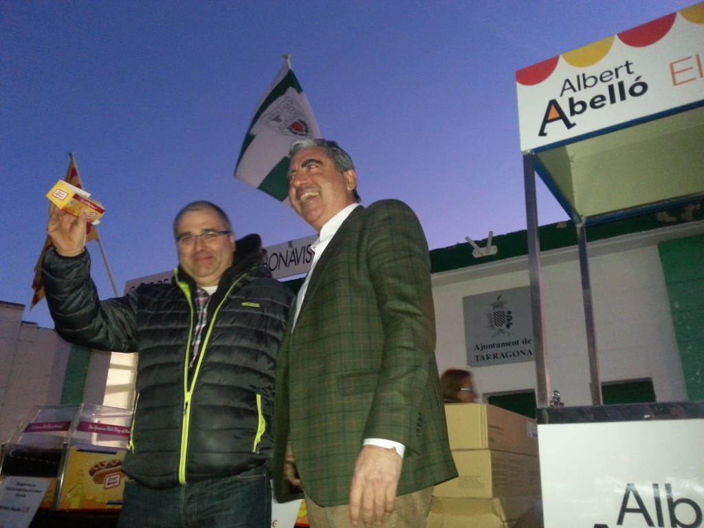 Albert Abelló ha servit la primera salsitxa al municipal de Bonavista. Foto: Tarragona21