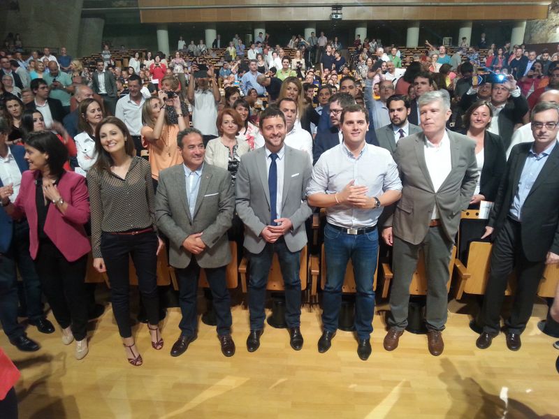 Al centre, el candidat de (C's) Rubén Viñuales; i el president del partit, Albert Rivera. Foto: Tarragona21