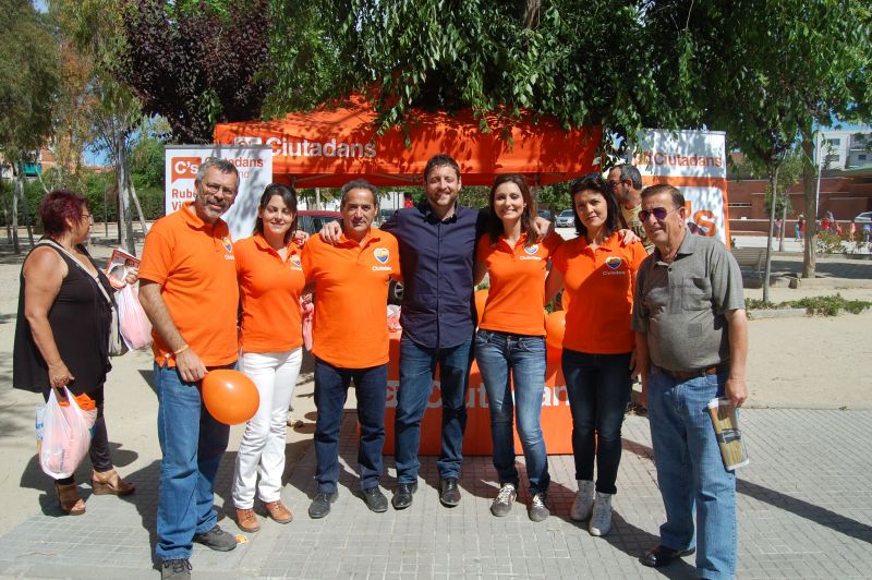 Rubén Viñuales amb quatre membres més de la llista de Ciutadans. Foto: Tarragona 21