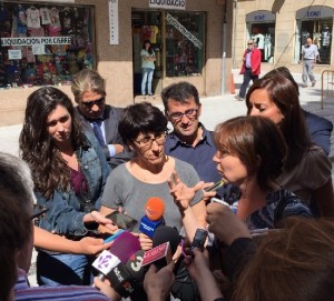 Roda de premsa amb Xavier Quintana entre els periodistes. Foto: Republica Checa