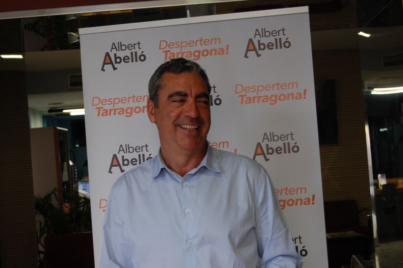 Albert Abelló (CiU) en una roda de premsa a l' Hotel Urbis. Foto: Tarragona21 