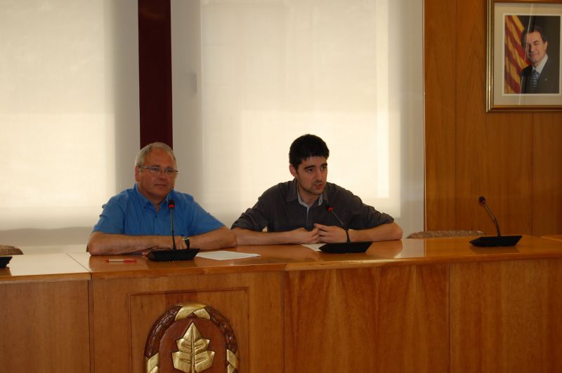 Fèlix Alonso i Jordi Molinera explicant el pacte de govern a diversos mitjans. Foto: Tarragona21