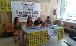 Laia Estrada i el grup de treball en defensa per la sanitat pública al'hospital Joan XXIII. Foto: Tarragona 21