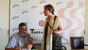 Begoña Floria i Josep Maria Milà a la presentació de les mocions Foto: Tarragona21
