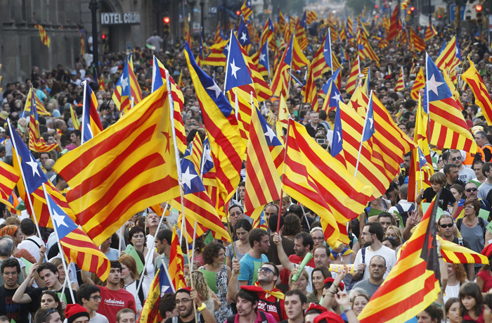 Marchers wave Catalonian nationalist flags as they demonstrate during Catalan National Day in Barcelona September 11, 2012. Demonstrators from across the region, some urging full independence, others calling for more autonomy from Madrid, marched on Tuesday under the slogan "Catalonia, a new European state."  REUTERS/Albert Gea (SPAIN - Tags: CIVIL UNREST SOCIETY POLITICS TPX IMAGES OF THE DAY)