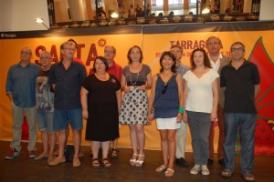 Begoña Floria amb representats de les entitats que participen a les festes de Santa Tecla. Foto: Tarragona 21