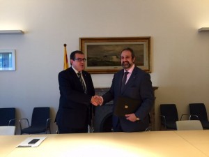 El conseller d’Interior, Jordi Jané, i el president del Consell de l’Advocacia Catalana, Abel Pié,. Foto: Cedida