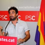 Carles Castillo posa la bandera republicana com a marca de la seva campanya