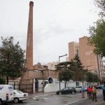 Un llamp deixa esquerdada la popular xemeneia de La Fàbrica de Reus i es plantegen tirar-la a terra