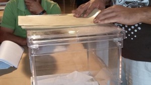 Una urna en un col·legi electoral de Tarragona en la jornada d'avui. Foto: Tarragona21