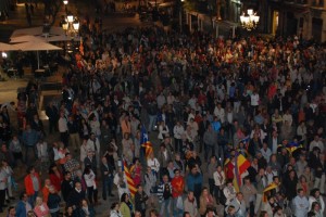 Unes 700 persones es concentren a la plaça de la Font. Foto: Tarragona21
