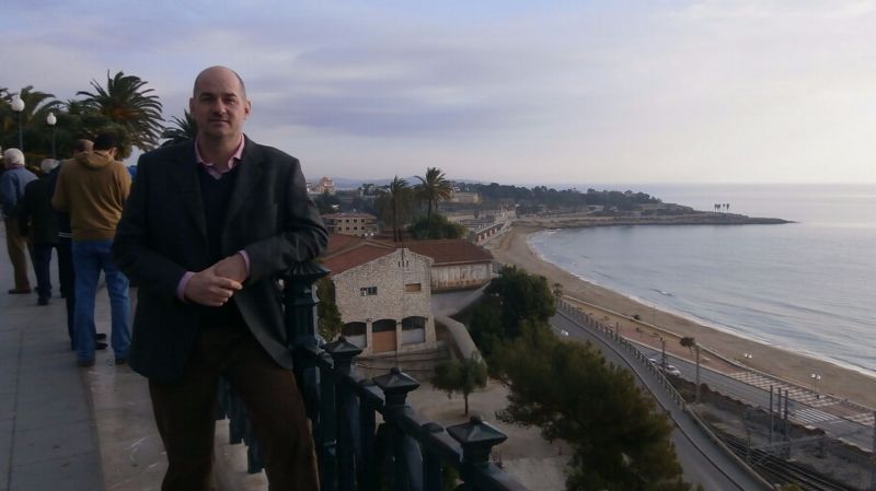 Jordi Roca al balcó del Mediterrani després de l'entrevista amb Tarragona 21. 