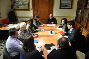 Reunió per abordar l'assetjament escolar, presidida pel regidor Jordi Solé. Foto: Anna F / Ajuntament