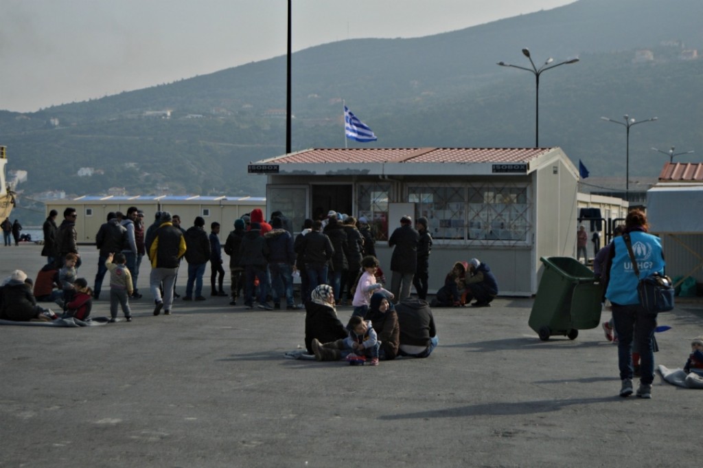 Cues de refugiats per aconseguir la documentació per transitar per Grècia. Foto:Marina Vidal