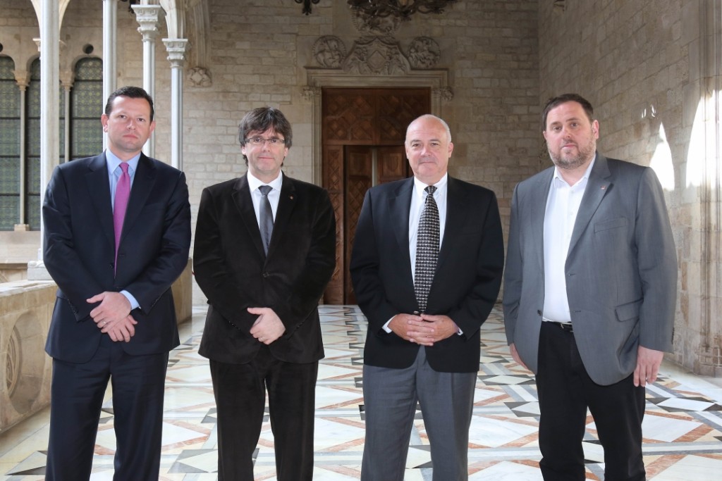 Carles Puigdemont i Oriol Junqueres amb representants de Hard Rock Foto:Cedida