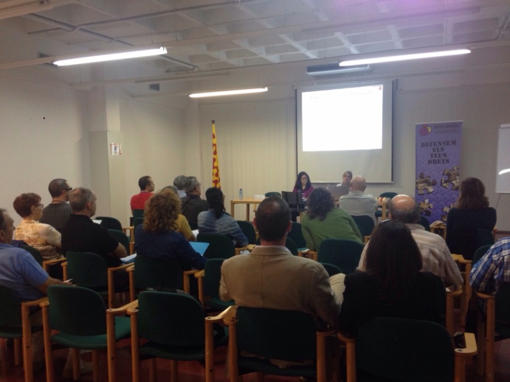 Imatge de la reunió celebrada aquesta tarda a Tarragona per abordar la denúncia col·lectiva