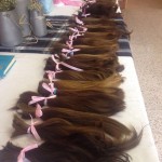 Alumnes del col·legi Aura donen cabells per als malalts de càncer