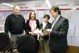 Olga Gil, la segona per la dreta, durant la presentació del llibre. Foto: Tarragona21
