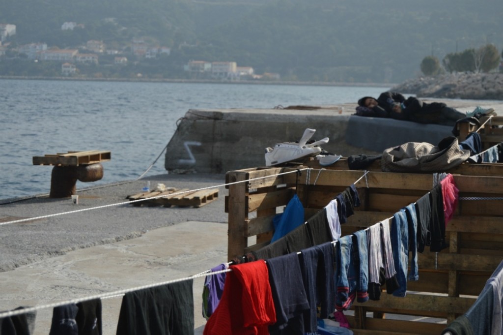 La roba estesa al costat del port és una de les primeres imatges de Samos. Foto:Marina Vidal