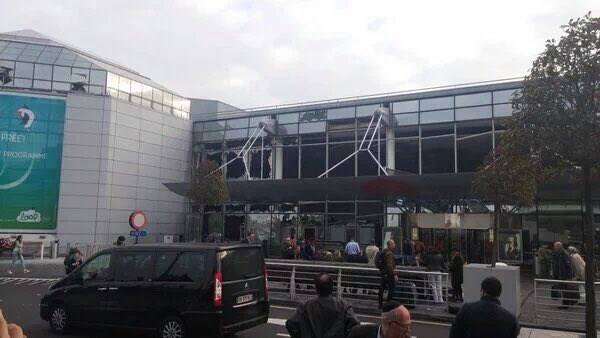 Imatge de l'aeroport de Brussel·les després de les explosions