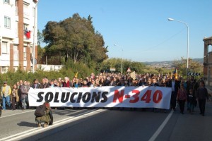 Més de 500 persones van tallar la N-340 el passat més de novembre. Foto: Tarragona 21