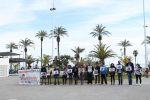 La Plataforma "No al dofinari de l'Aquopolis" es va reunir amb els partits de l'oposició de Vila-seca. Foto: Cedida